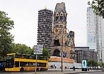 DU2016 DSC 5178-0890  De Kaiser Wilhelm Gedchtniskirche vormt het geografische centrum van West-Berlijn (zoals Alexanderplatz dat doet met Oost-Berlijn); van hieruit vertrekken de winkelstraten als Kurfrstendamm, Kantstrasse en Tauentzienstrasse