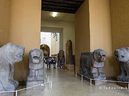 BERLIJN2022_FXTX5585 Het Pergamonmuseum is een van de meest indrukwekkende musea voor antieke cultuur in de wereld, al is het niet uitgebreid. Maar hier kan je volledig...