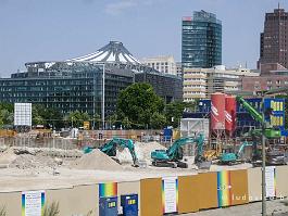 BERLIJN2022_P1440034 Bij de Potsdamer Platz, naast de Neue Nationalgalerie, wordt volop gebouwd aan een nieuw museum (van Herzog & De Meuron) dat de collecties hedendaagse kunst...