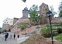 DU2016 DSC 3443-8860  Mitte is het oude stadsgedeelte dat tegen de heuvel gebouwd is waar het slot op staat.