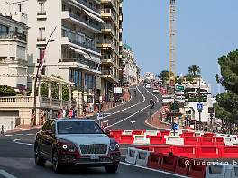 MONACO_DSCF8142 Na de start jagen de auto's deze hellende weg op naar het casino van Monte Carlo.