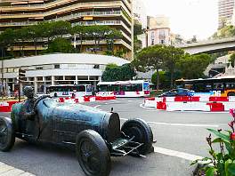 MONACO_P1470799 Louis Chiron , die z'n naam heeft gegeven aan een van de duurste sportauto's die je kan kopen van Bugatti, was een bekend Monegaskisch renwagenpiloot uit het...