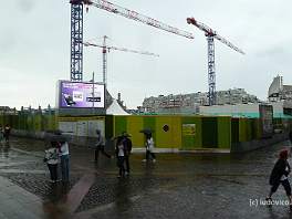 PARIS2012_P1030181 Op het plein boven de Halles wordt aan een nieuwe, grootse overkapping gewerkt.