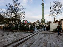 PARIJS2021_P8730120 Het plein aan de Place de la Bastille is opnieuw aangelegd en grotendeels verkeersvrij gemaakt (vroeger was de zuil onbereikbaar door het drukke verkeer dat van...