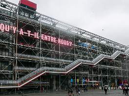 PARIJS2021_P8730260 Nog altijd, 45 jaar na de bouw, een revolutionair ogend gebouw: het spectaculaire Centre Pompidou. En nog mooi ook, op een industrile manier (en qua balans,...