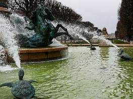 PARIJS2021_P8730216 Een van de mooiste parken van Parijs. Het paleis werd gebouwd door Maria de Medicis, de weduwe van koning Hendrik IV. Na haar verbanning in 1630 kwam het in...