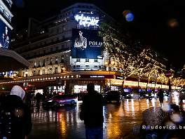PARIJS2021_P8720903 De Galeries Lafayette is met Kerstmis een van de mooist gedecoreerde warenhuizen van de stad. Allen al omwille van het ronde atrium een bezoek waard.