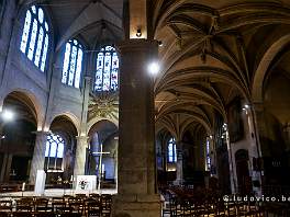 PARIJS2021_P8720674 Saint Mdard is een bescheiden maar charmant Romaans-Gothisch kerkje aan de voet van de Rue Mouffetard in het Quartier Latin.