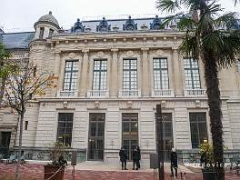 PARIS2022_P1080824 De Bibliothque Nationale, site Richelieu, is gelegen in de Marais. Het gebouw is onlangs gerenoveerd, en straalt nu weer in al z'n ouderwetse glorie. Het...