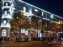 PARIS2022_P1090426 Het prestigieuze modehuis Dior is bezig met de verbouwing van een art-decopand aan de hoofdboulevard van Parijs, en probeert daarmee de straat weer tot de...
