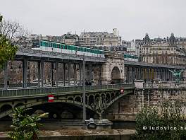 PARIS2022_P1090275 Pont Bir-Hakeim, beroemd gemaakt door de beginscene van 'Last Tango in Paris'.