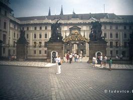 PRAAG1993N147