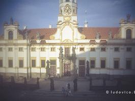 PRAAG1993N166