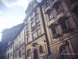 PRAAG1993N225
