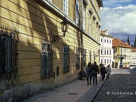 PRAAG1994N072