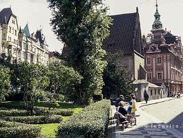 PRAAG1994N034