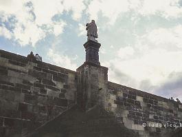 PRAAG1994N033