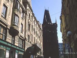 PRAAG1994N001