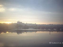 PRAAG1993N181
