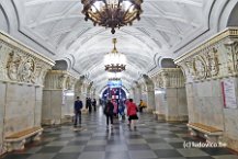 metro De merkwaardige metro van Moskou, waarvan sommige als kleine barokke paleisjes zijn ingericht