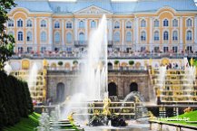 Peterhof Peterhof, het zomerpaleis van Peter de Grote (vooral gebouwd door zijn dochter Elisabeth)