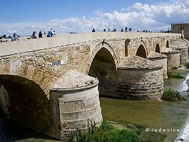 Spanje2022_P1390263 Een overblijfsel uit de Romeinse tijd die over de rivier Guadalquivir is gebouwd