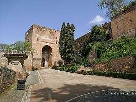 Spanje2022_P1390853 De Puerta de la Justicia vormt de toegang tot het Alhambra voor voetgangers.