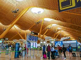 Spanje2022_P1370727 De nieuwe luchthaven, voorbehouden voor de nationale luchtvaartmaatschappij Iberia en intercontinentale vluchten, is een modern meesterstukje met een wijds...