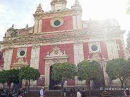 Spanje2022_P1380858 De San Salvadorkerk is gebouwd tussen 1679 en 1712, en na de kathedraal de belangrijkste kerk van de stad. Ze bevat enkel opmerkelijke altaarstukken.