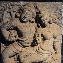 SRILANKA_D7M_3560 In het kleine museum vlak bij de tempel is een mooi beeldje te bewonderen waarvan men zegt dat het een prins voorstelt die uit liefde voor een meisje uit een...