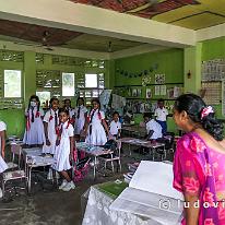 SRILANKA_P1058617 Bezoek aan een lagere school bij het vertrek uit Galle.