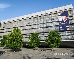 BUDAPEST2025_P1071430 Het opvallende etnografische museum aan het Heldenplein