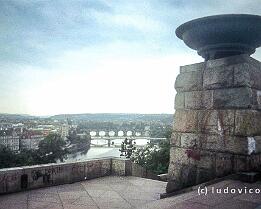 PRAAG1993N065