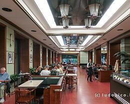 PRAAG2025_P1083053 Caf� Slavia, interieur