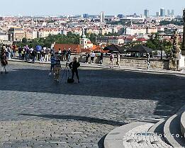 PRAAG2025_P1083287 Zicht op Praag vanaf de het plein voor de burcht