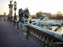 PARIS83N013 ASCII