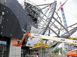 PARIS2012_0851 Fondation LVMH (Frans mode-imperium), in opbouw (arch. Frank Gehry)