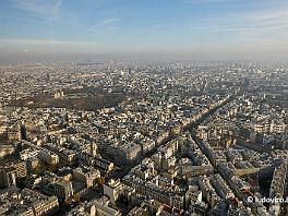 DSCF7079 Van bovenop de toren Montparnasse heb je een een vliegtuig-view van stad, en kan je bij helder weer ook heel goed de dikke laag smog zien die permanent over de...