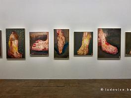 PARIJS2021_P8730329 Tentoonstelling van de Duitse 'wilde' schilder Georg Baselitz, die vaak z'n figuren ondersteboven schildert.
