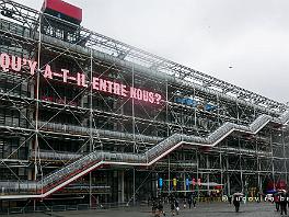 PARIJS2021_P8730260 Nog altijd, 45 jaar na de bouw, een revolutionair ogend gebouw: het spectaculaire Centre Pompidou. En nog mooi ook, op een industrile manier (en qua balans,...