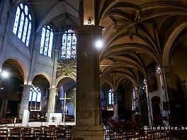 PARIJS2021_P8720674 Saint Mdard is een bescheiden maar charmant Romaans-Gothisch kerkje aan de voet van de Rue Mouffetard in het Quartier Latin.