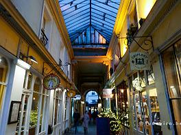 PARIJS2021_P8720705 Overdekte galerij in Saint Germain.